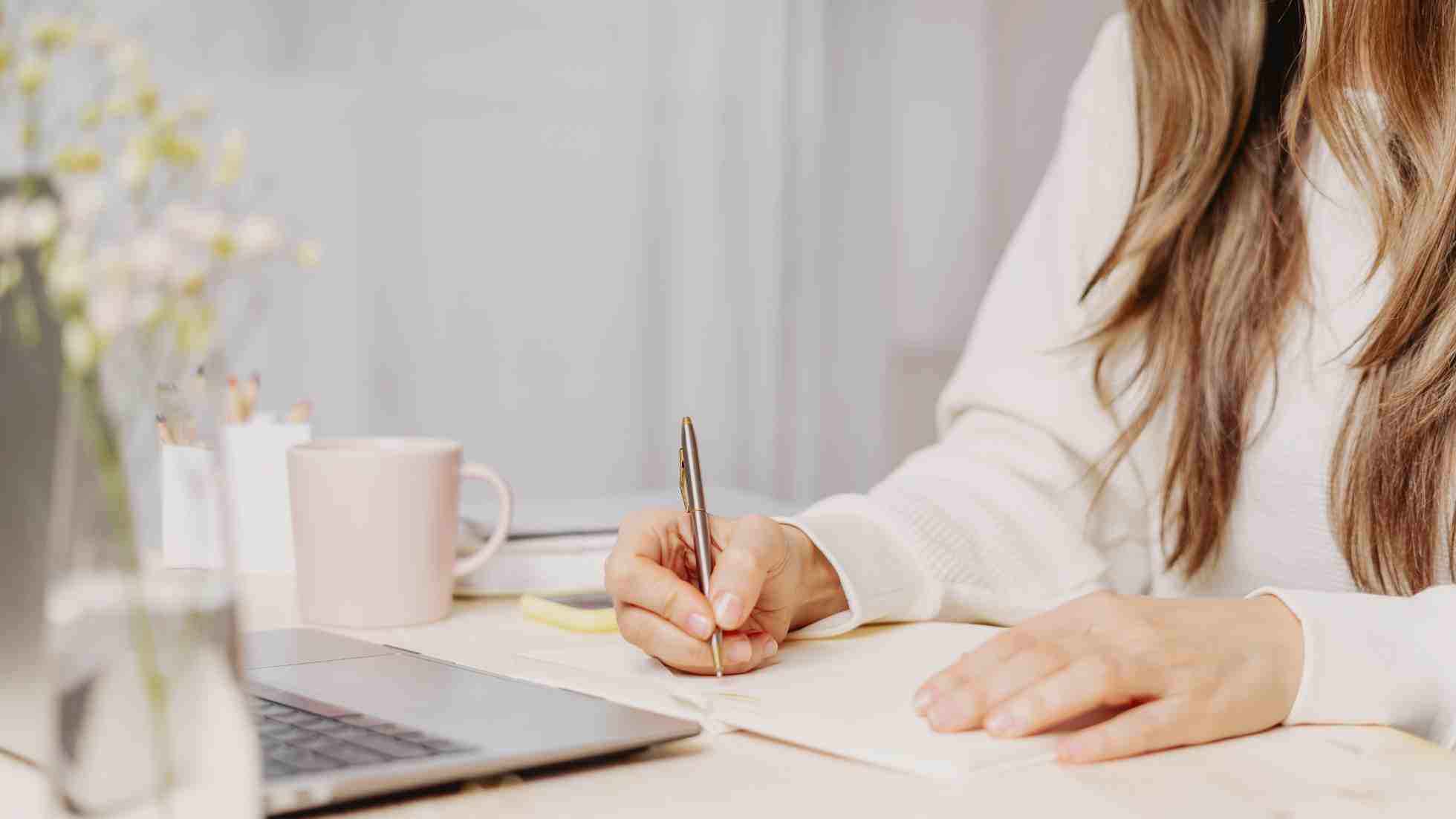 Read more about the article How Much Does Ghostwriting Cost in 2025?